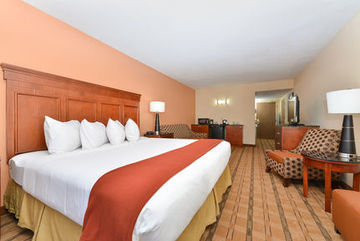 Holiday Express And East By Ihg Hotel 2*